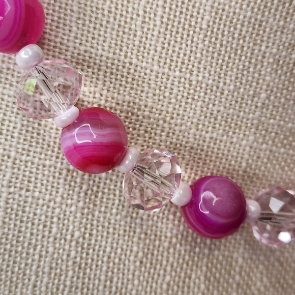 Handmade pink agate and glass beaded necklace 18" collar length - Picture 2 of 12